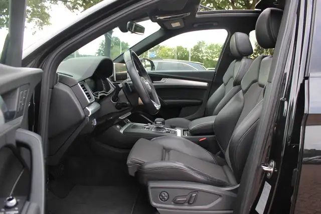 Audi Q5 view 11