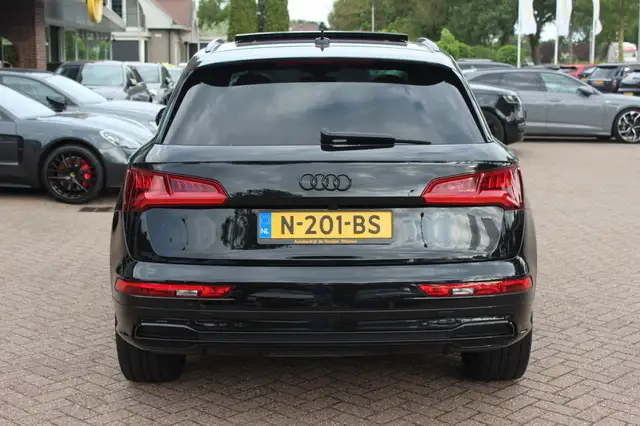 Audi Q5 view 16