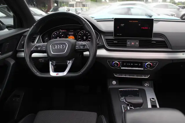 Audi Q5 view 10