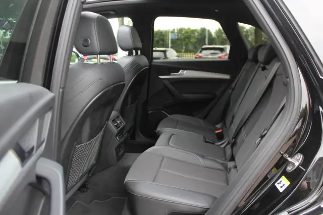 Audi Q5 view 12