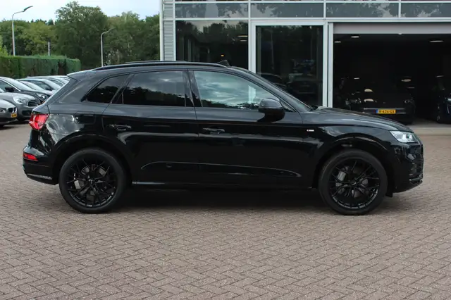 Audi Q5 view 6