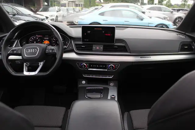 Audi Q5 view 3