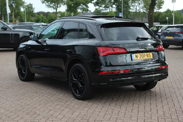 Audi Q5 view 4