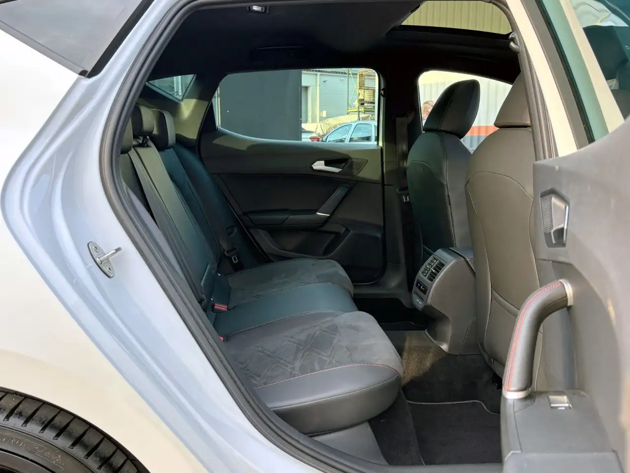 SEAT Leon 1.5eTSI DSG FR LED ACC eGSD KAM CarPlay SHZ 10