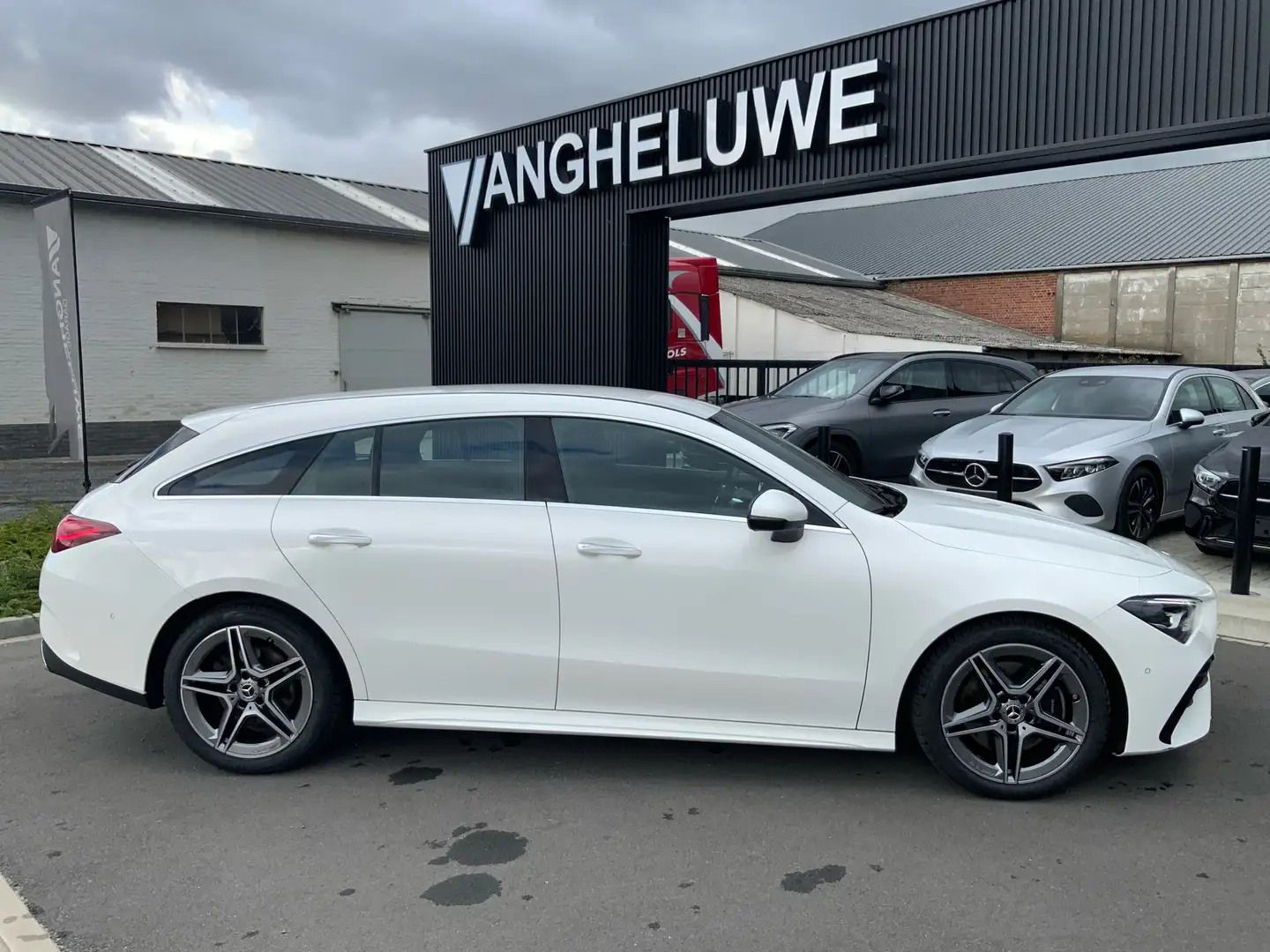 Mercedes-Benz CLA 200 Shooting Brake 7G-DCT Edition AMG Line Blanc - 1