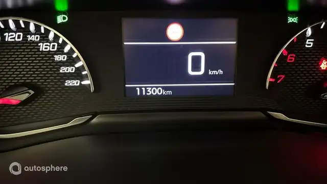 Peugeot 208 view 9