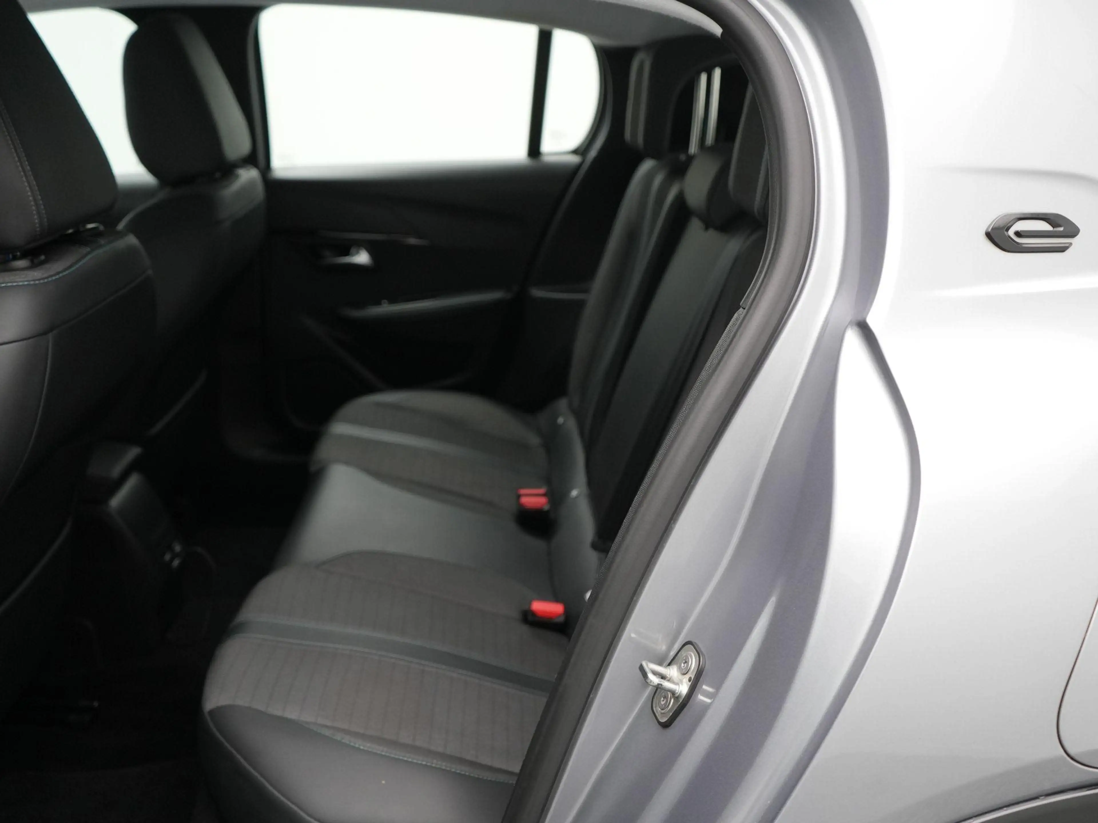 Peugeot e-208 EV Allure 50 kWh 136 PK | Navigatie | Climate Cont — photo 14