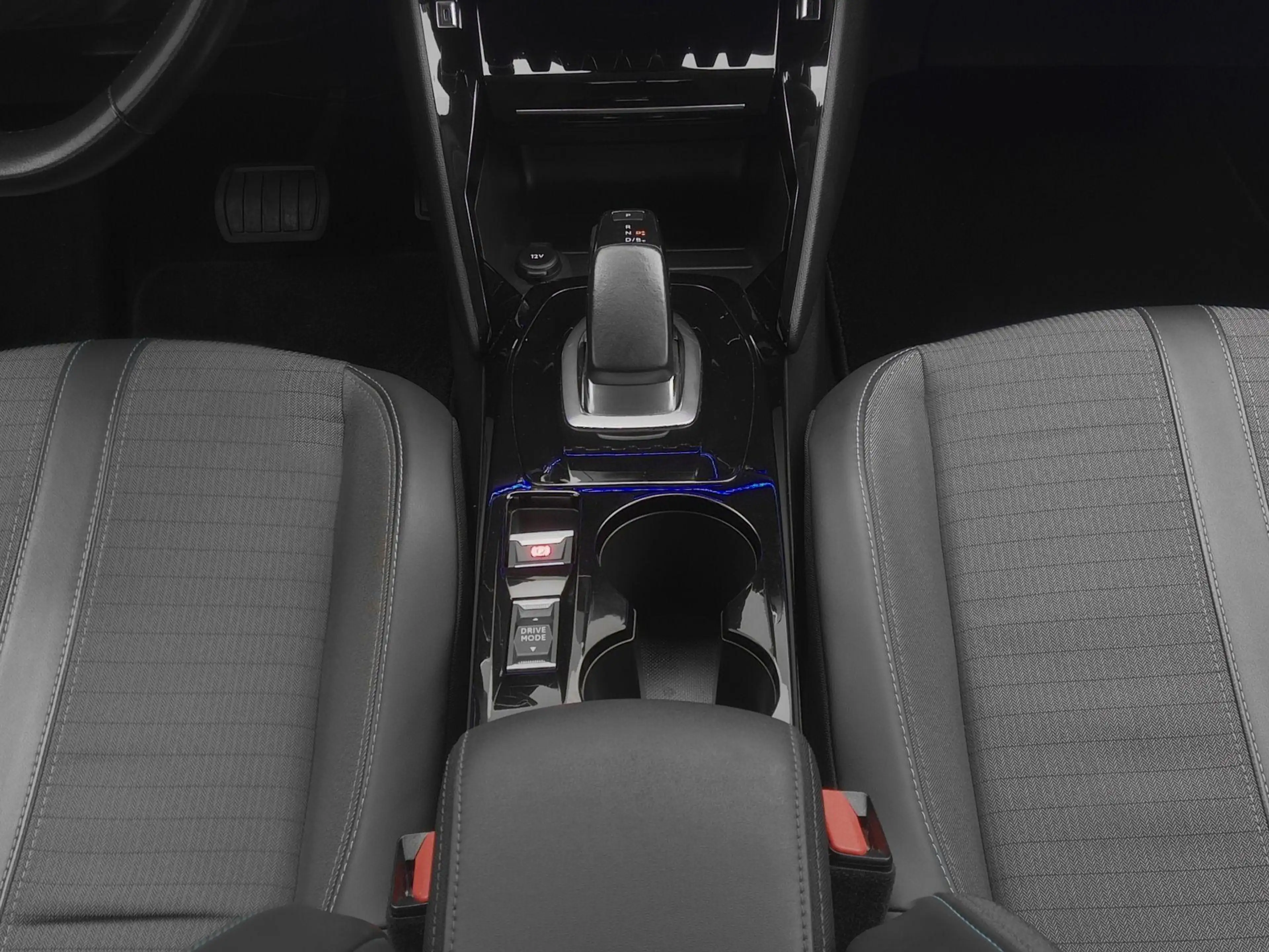 Peugeot e-208 EV Allure 50 kWh 136 PK | Navigatie | Climate Cont — photo 11