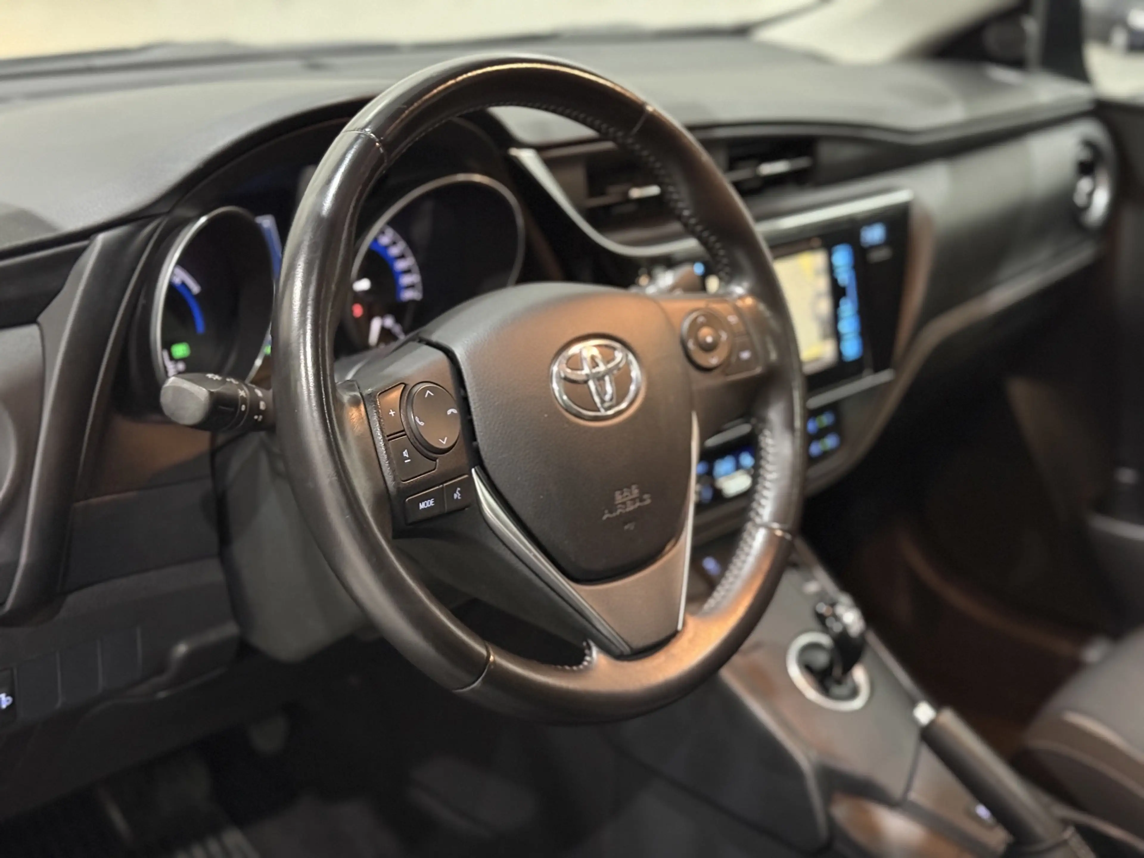 Toyota Auris Touring Sports 1.8 Hybrid Lease NAP Cruise Climate — photo 10