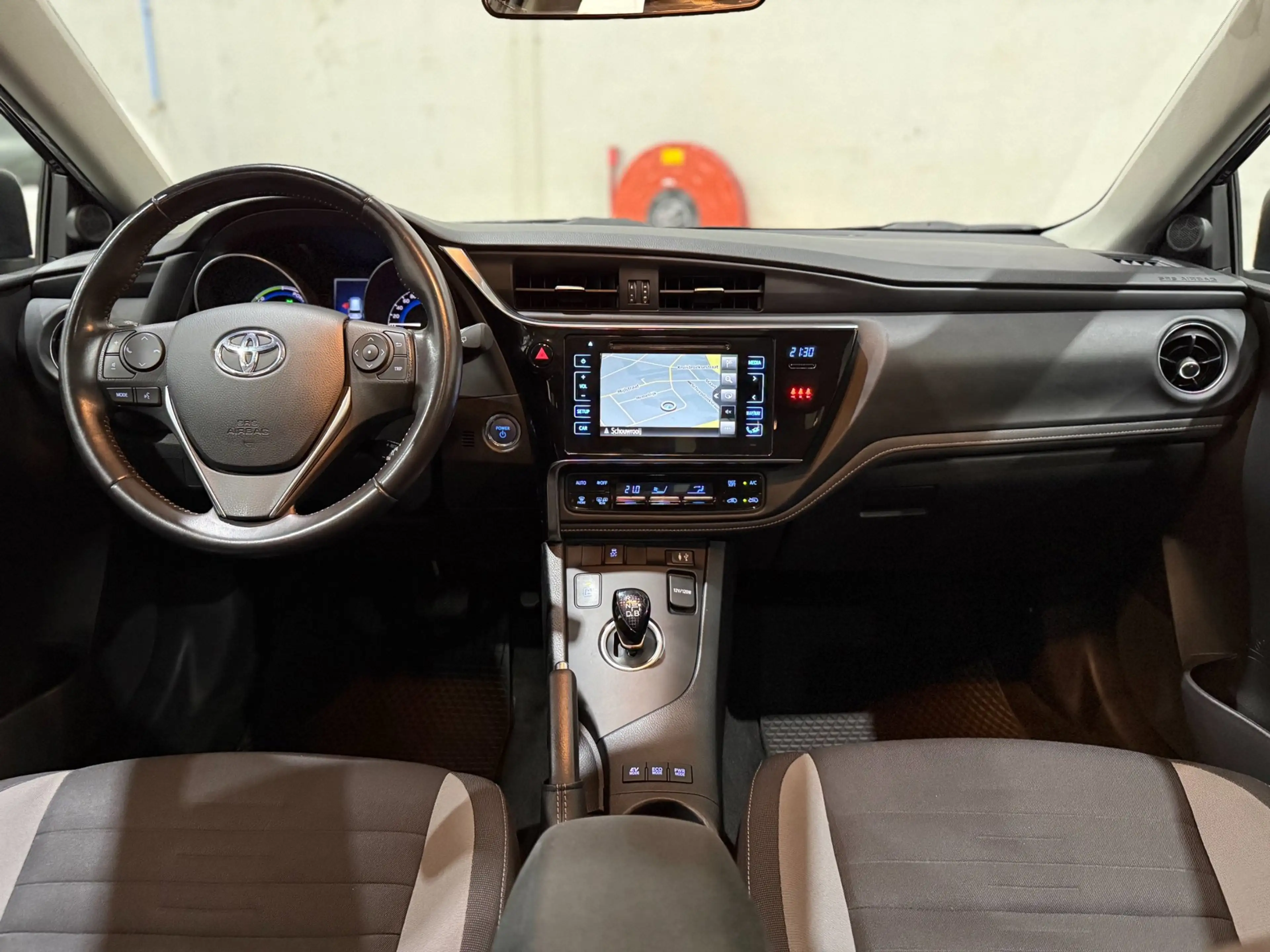 Toyota Auris Touring Sports 1.8 Hybrid Lease NAP Cruise Climate — photo 15