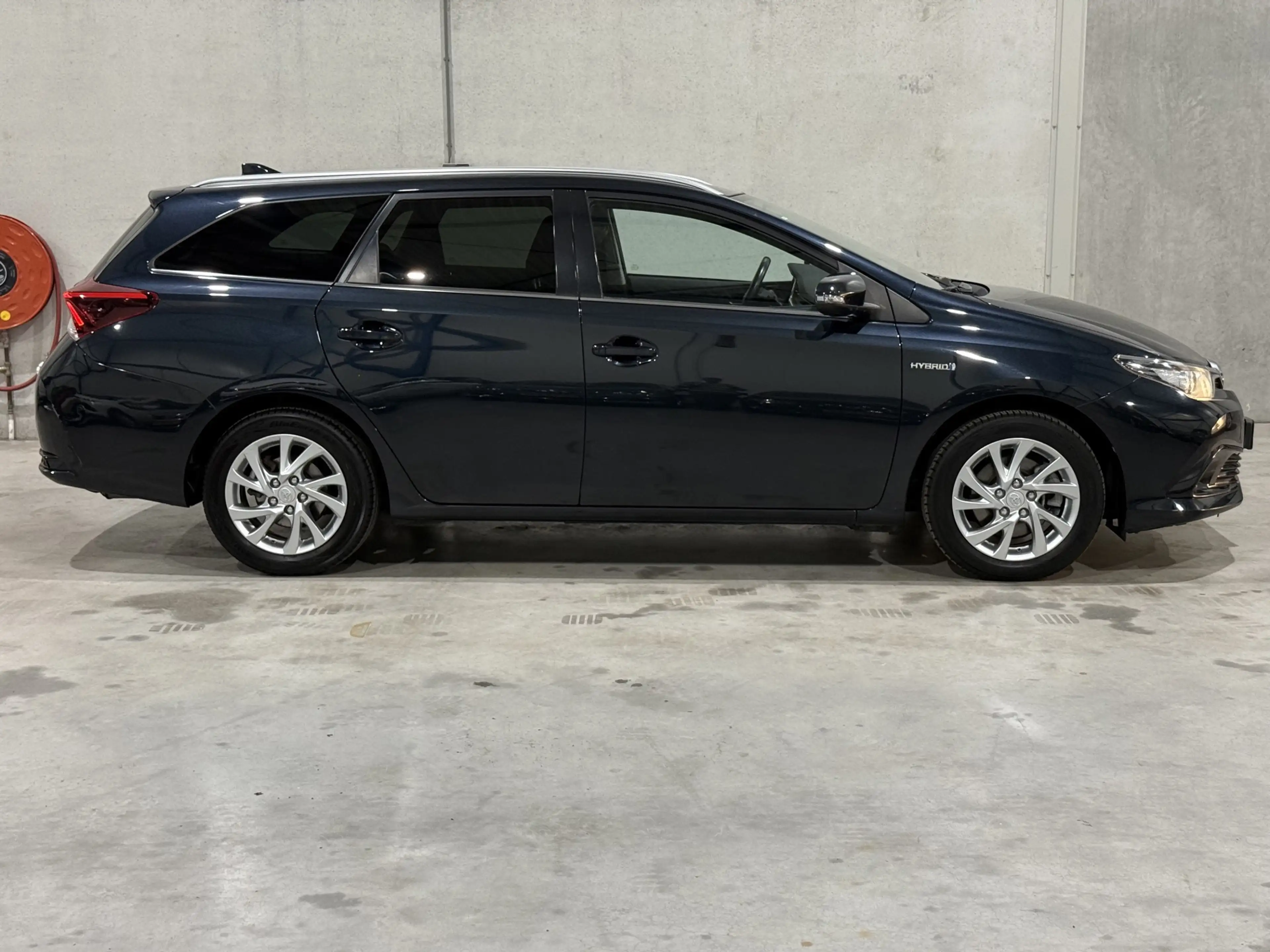 Toyota Auris Touring Sports 1.8 Hybrid Lease NAP Cruise Climate — photo 8
