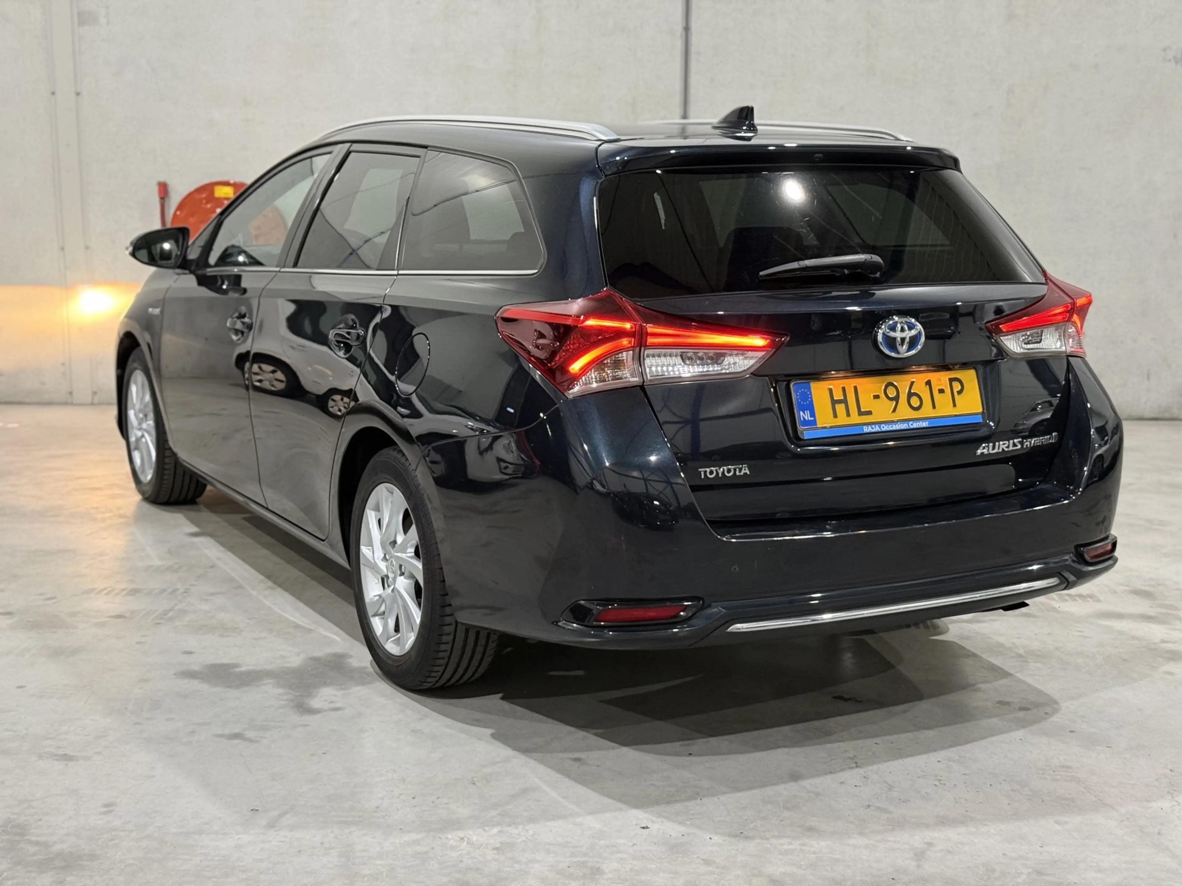 Toyota Auris Touring Sports 1.8 Hybrid Lease NAP Cruise Climate — photo 4