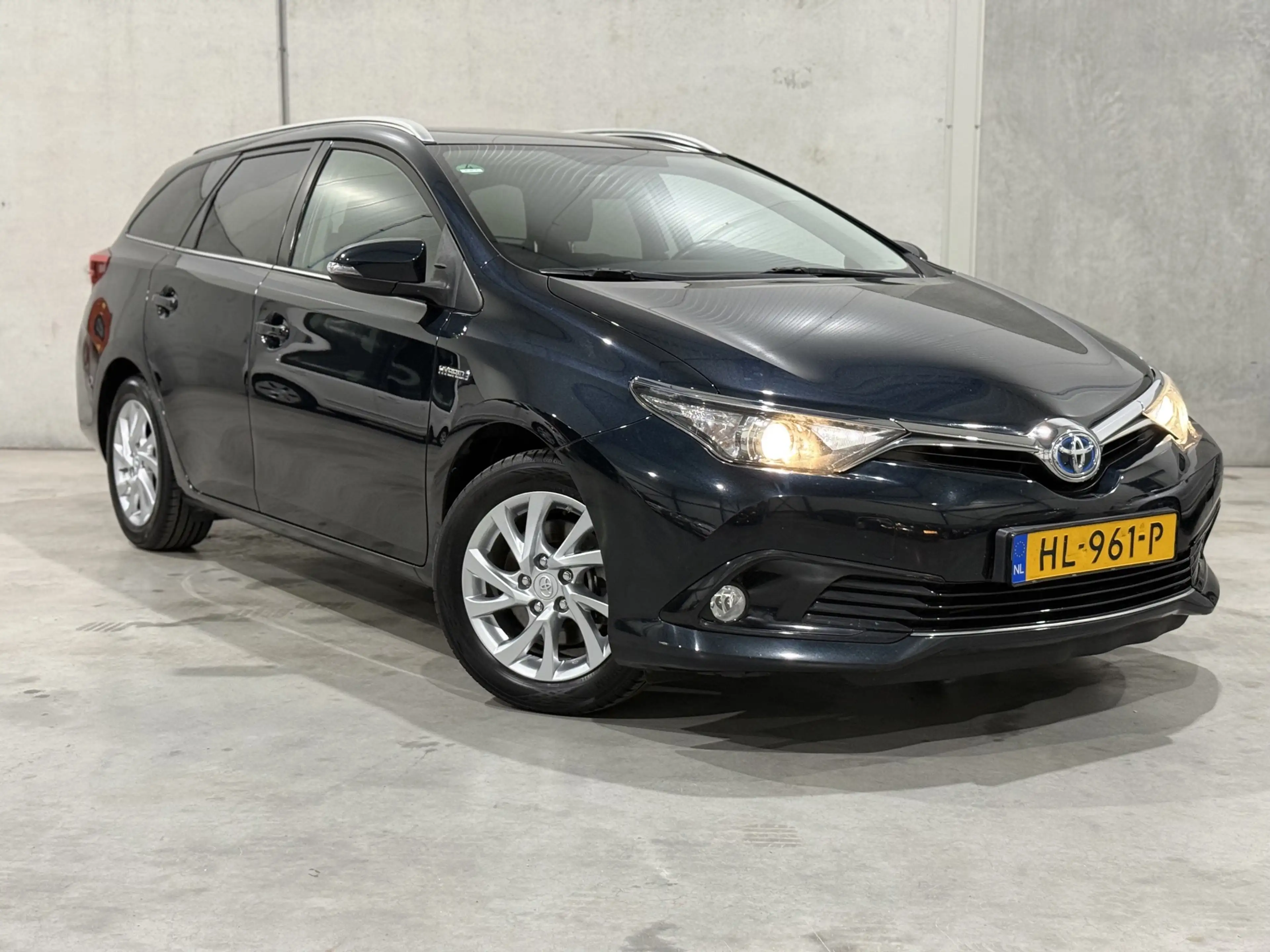 Toyota Auris Touring Sports 1.8 Hybrid Lease NAP Cruise Climate — photo 9