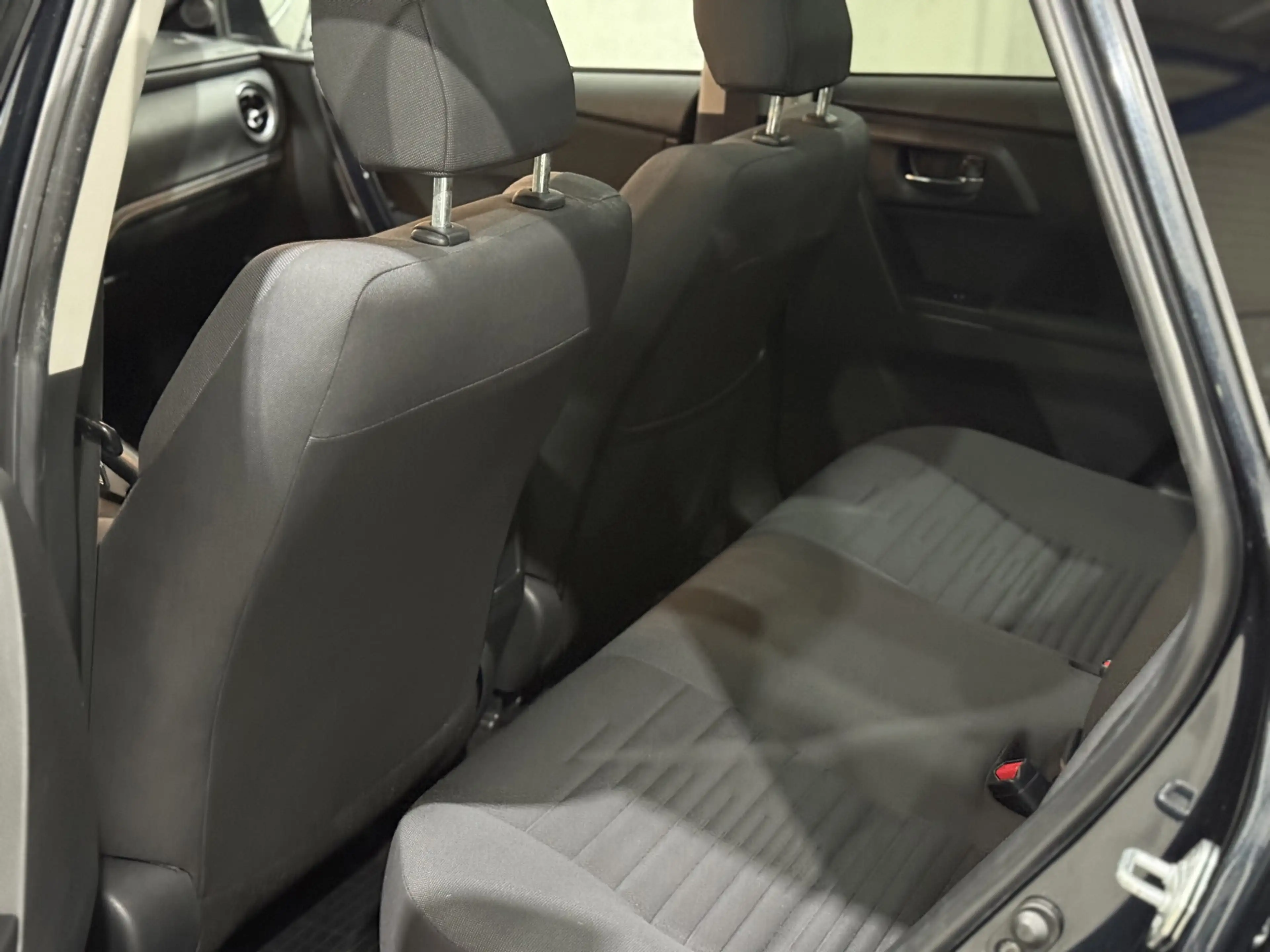 Toyota Auris Touring Sports 1.8 Hybrid Lease NAP Cruise Climate — photo 13