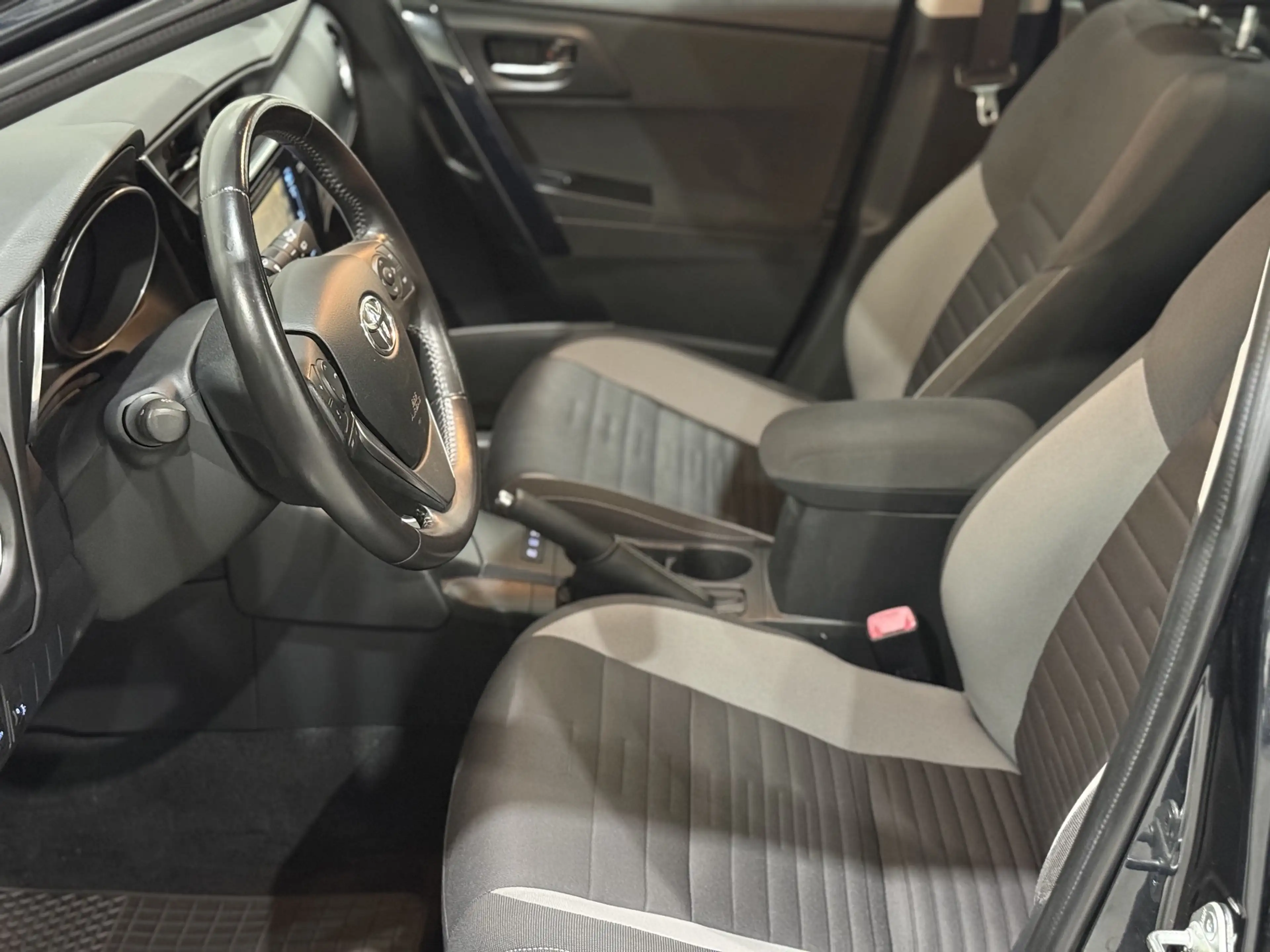 Toyota Auris Touring Sports 1.8 Hybrid Lease NAP Cruise Climate — photo 11