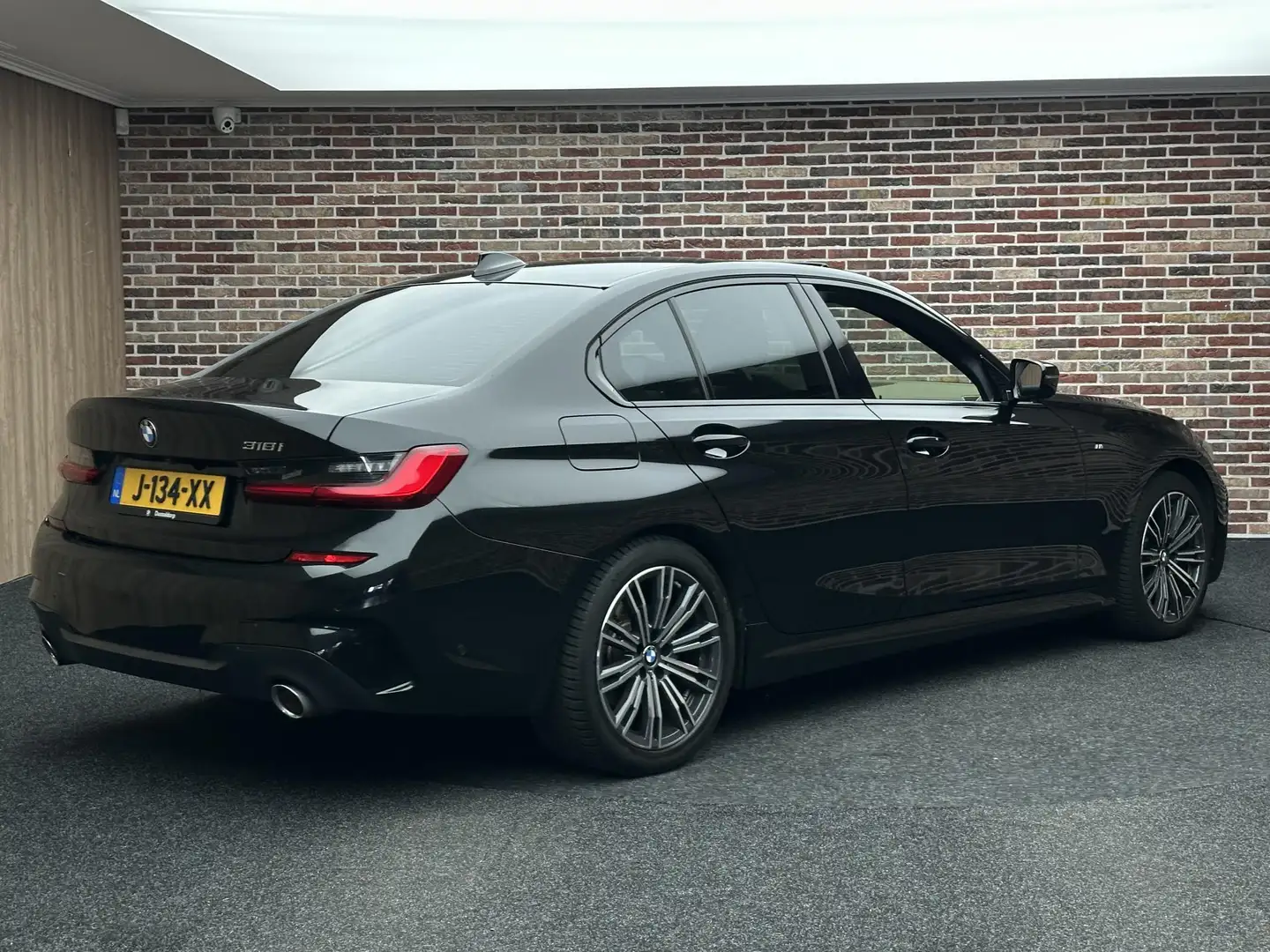 BMW 318 3-serie 318i High Executive M Sport Open Dak Led C Zwart - 2