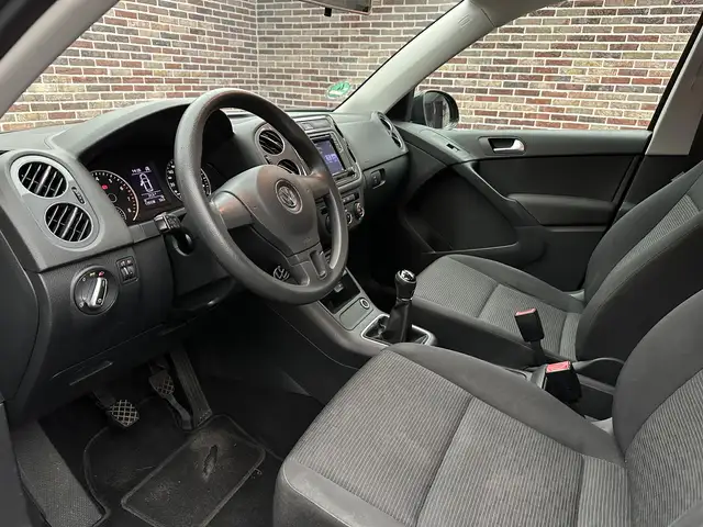 Volkswagen Tiguan view 3