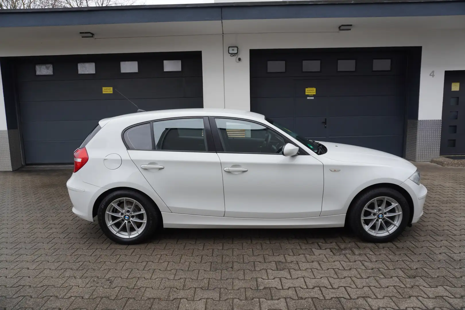 BMW 118 118i Lim. Mod:*2010* KLIMA+ALU+PDC+6Gang+EURO5+2Hd Beyaz - 2