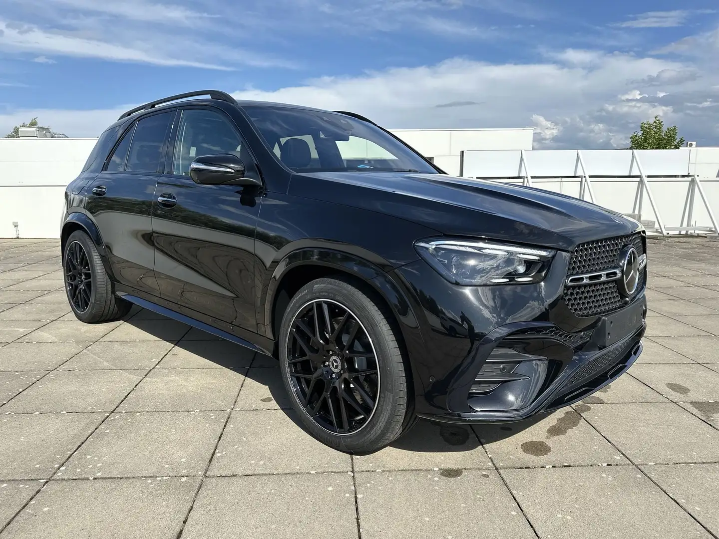 Mercedes-Benz GLE 350 de 4M AMG/22"/PANODAK/DISTR+/360/ LEDER/AIRMATIC Zwart - 1