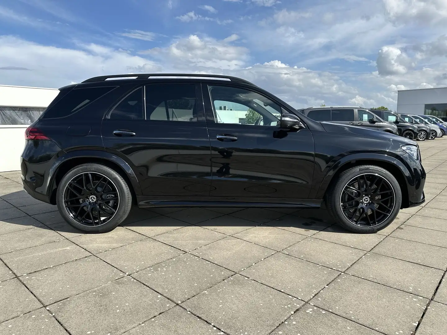 Mercedes-Benz GLE 350 de 4M AMG/22"/PANODAK/DISTR+/360/ LEDER/AIRMATIC Zwart - 2