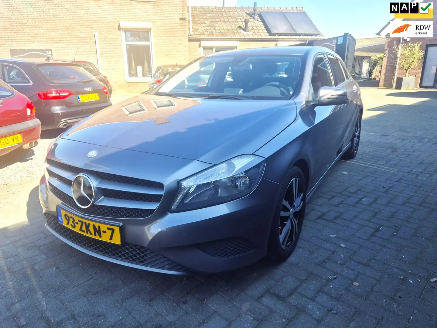 Mercedes-Benz A 180 Business CLass Automaat Navi Clima Cruise Grau - 1