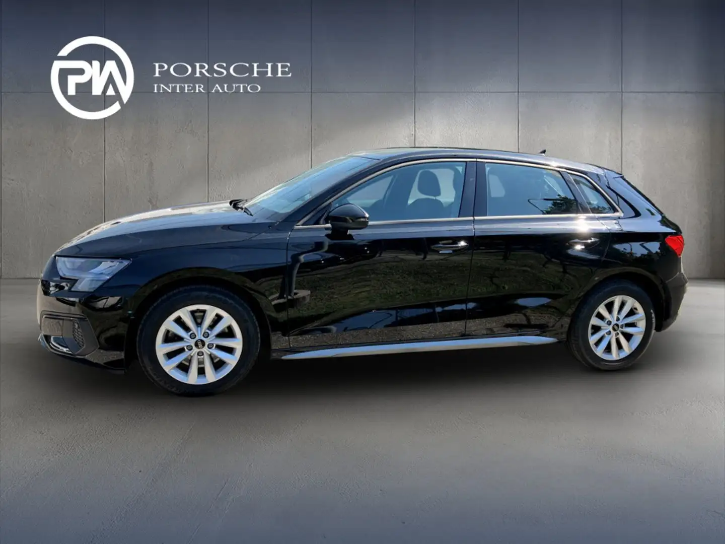 Audi A3 30 TFSI Schwarz - 2