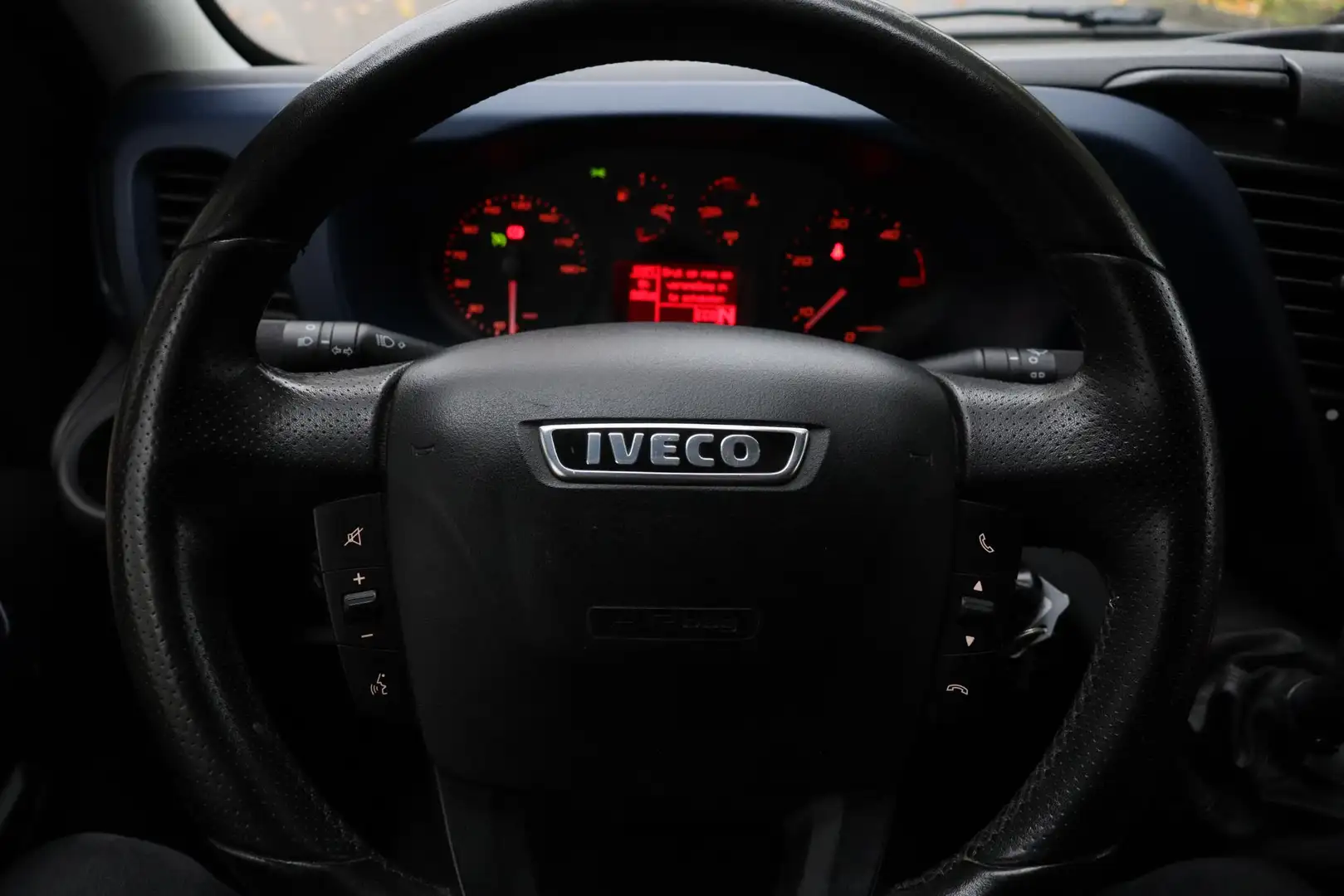 Iveco Daily 35S14V 2.3 300 H1 2019 | Airco | Parkeersensoren | Zilver - 2