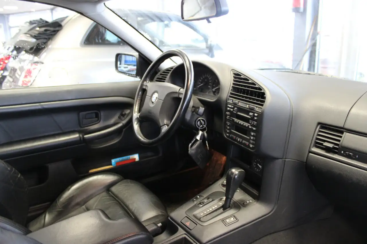 BMW 320i Aut. - SHZ - Klima -, foto 7