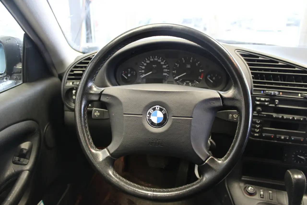 BMW 320i Aut. - SHZ - Klima -, foto 8