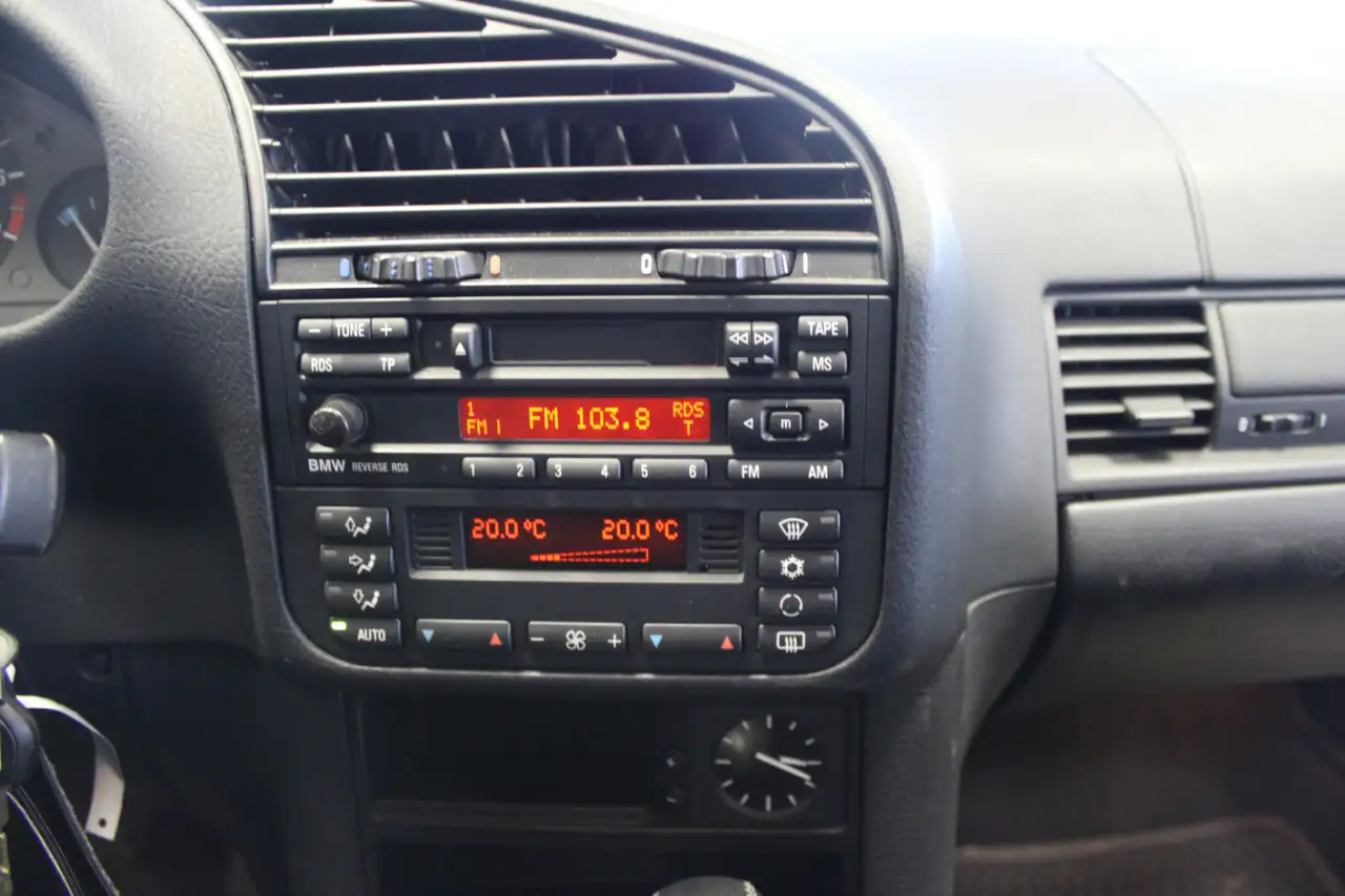 BMW 320i Aut. - SHZ - Klima -, foto 9