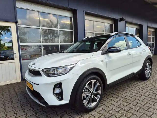 2020 Kia Stonic in White for sale