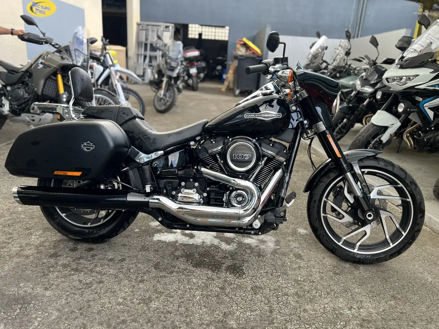 Harley-Davidson Sport Glide Black - 1