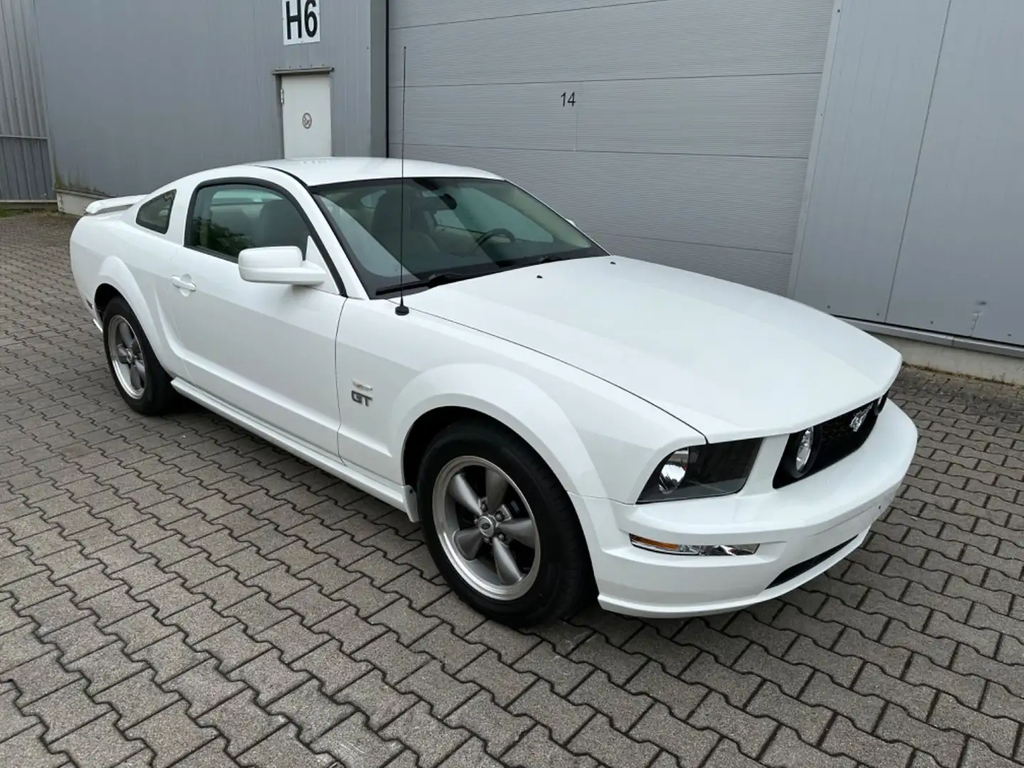 Ford Mustang GT 4,6 Coupe V8 Premium Schalter Shaker Weiß - 2