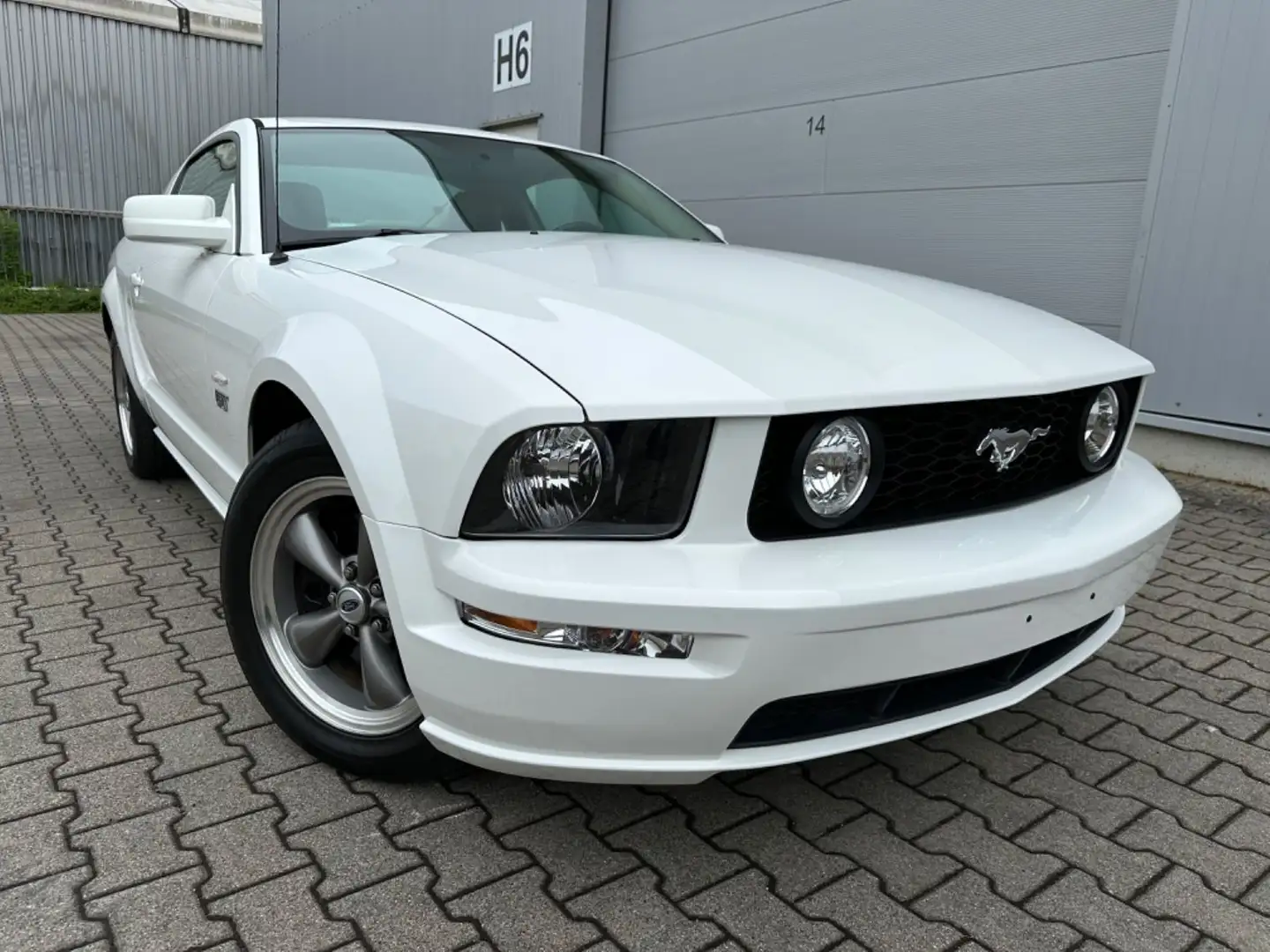 Ford Mustang GT 4,6 Coupe V8 Premium Schalter Shaker Weiß - 1