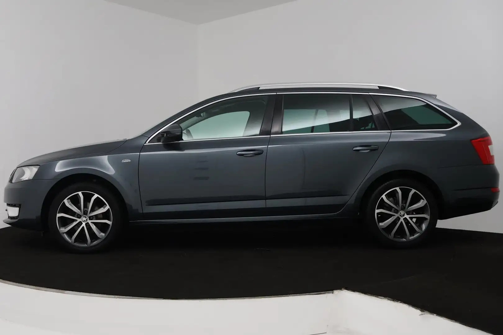 Skoda Octavia Combi 1.2 TSI Greentech Edition Businessline (STOE Grijs - 2