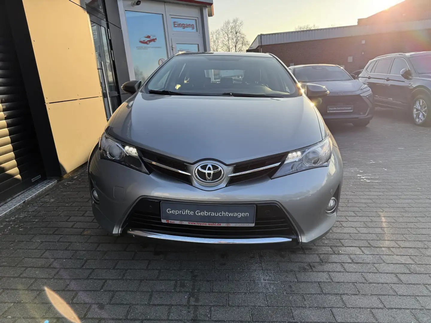 Toyota Auris 1.6 Life+ Silber - 2