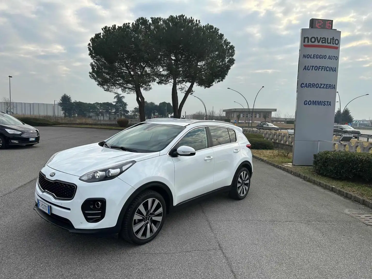 Kia Sportage 1.7 CRDI 2WD Class Blanc - 1