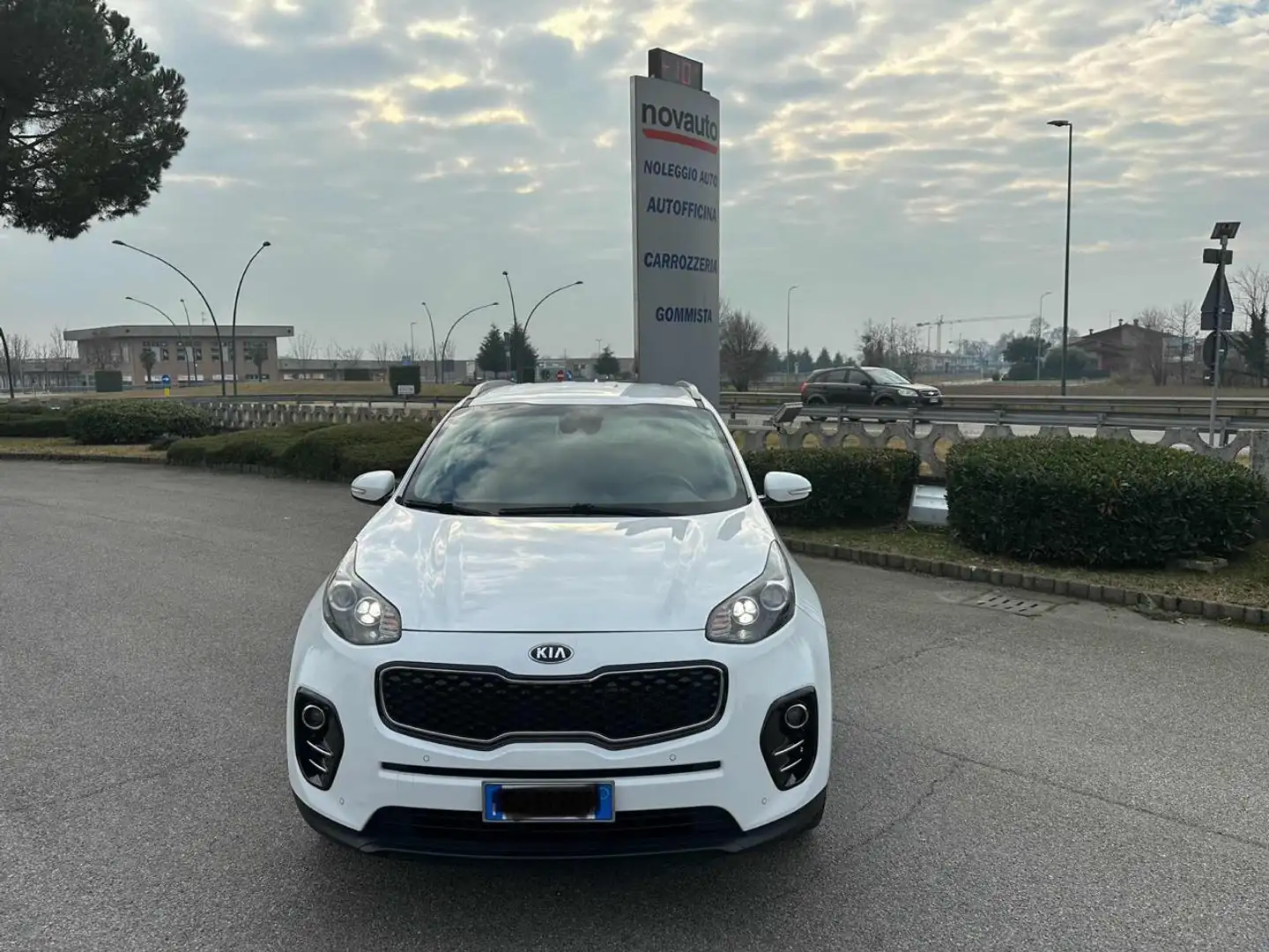 Kia Sportage 1.7 CRDI 2WD Class Blanc - 2