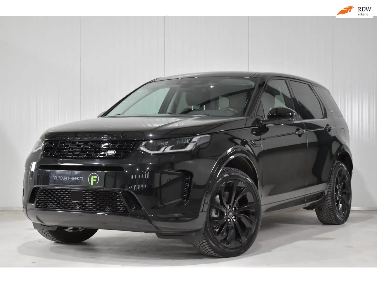 Land Rover Discovery Sport P300e 1.5 R-Dynamic SE Black Pack | PANO |ADAPT CR Zwart - 1