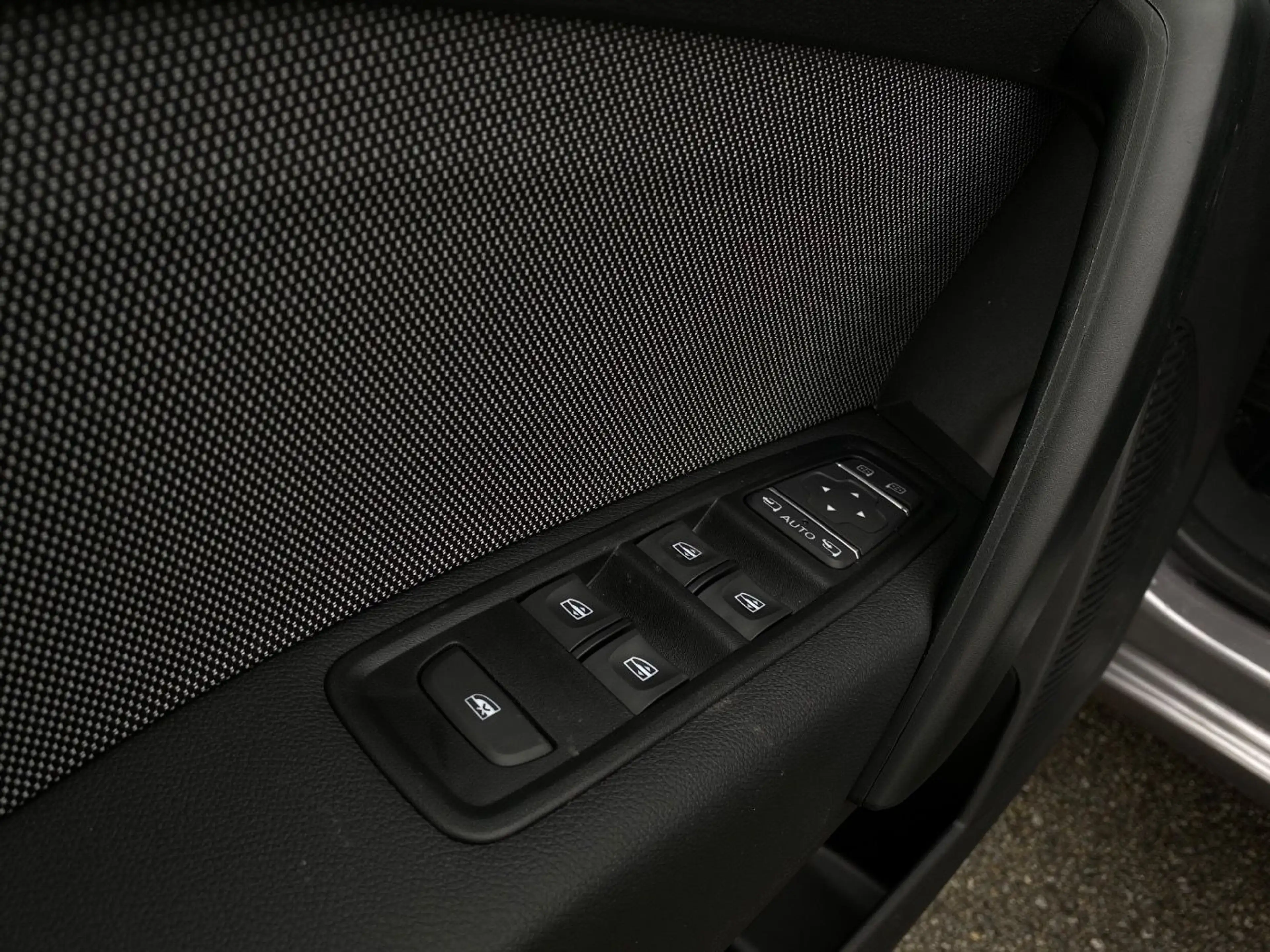 Nissan Townstar Kombi DIG-T 130 L1 Tekna Navi Kam 5Sitze — photo 24