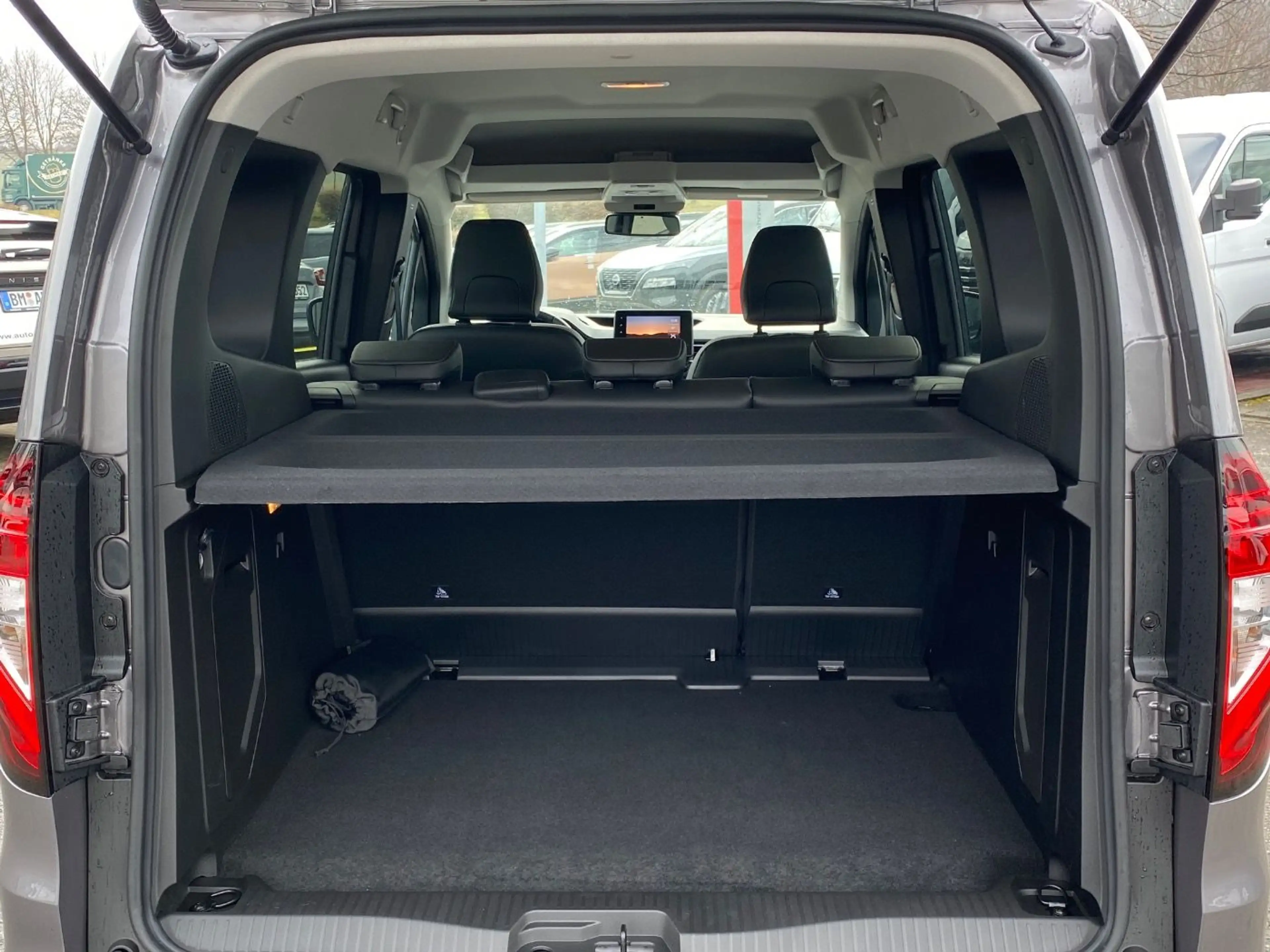 Nissan Townstar Kombi DIG-T 130 L1 Tekna Navi Kam 5Sitze — photo 11