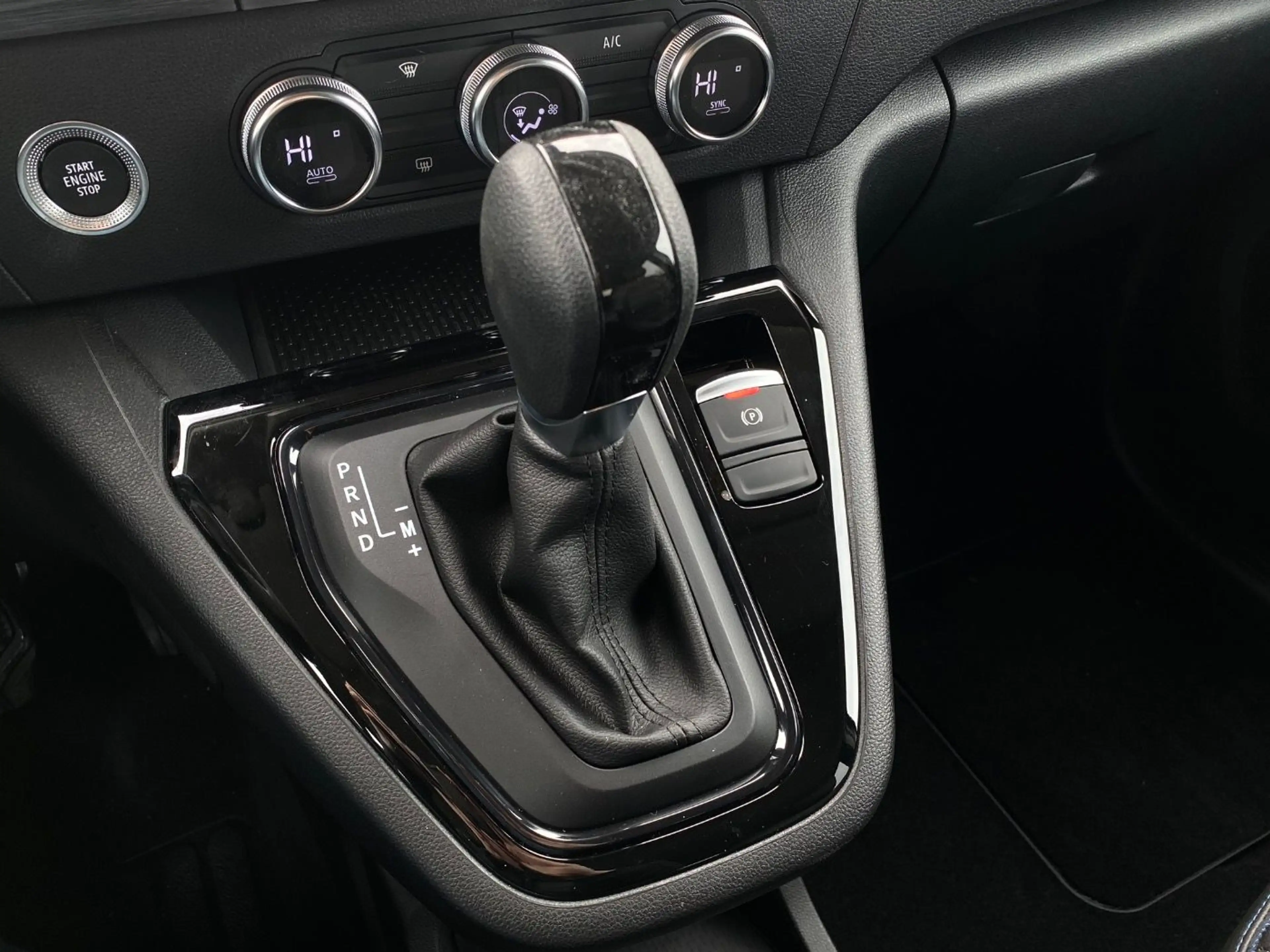 Nissan Townstar Kombi DIG-T 130 L1 Tekna Navi Kam 5Sitze — photo 23