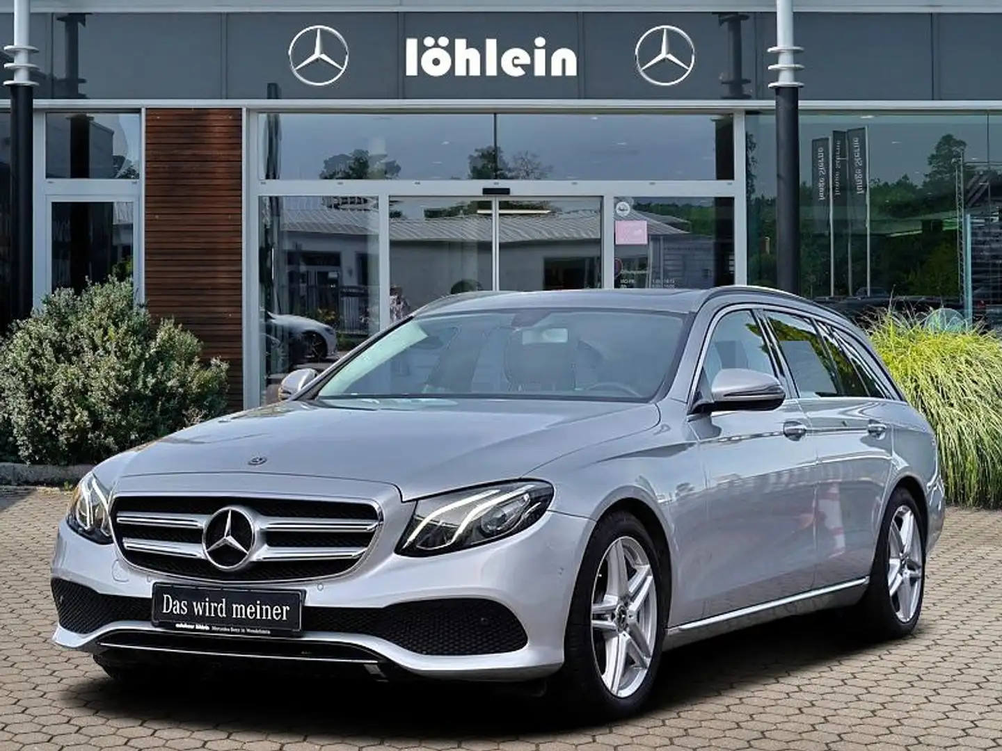 Mercedes-Benz E 220 d T Avantgarde AHK+SHD+TOTW+KAMERA+SHZ+DAB Zilver - 2