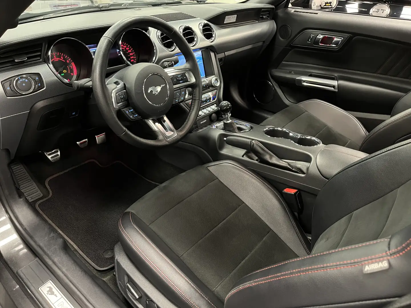 Ford Mustang Fastback 5.0i V8 California Special 435PK Magnerid Grau - 2