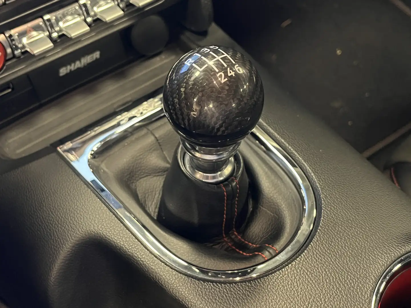 Ford Mustang USA Fastback 5.0i V8 California Special 435PK Magn Gris - 2