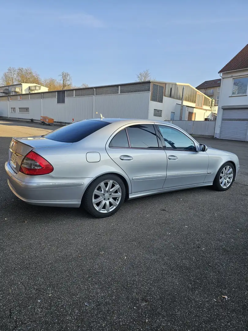 Mercedes-Benz E 320 Mercedes-Benz E 320 CDI 7G-TRONIC Avantgarde Plateado - 2