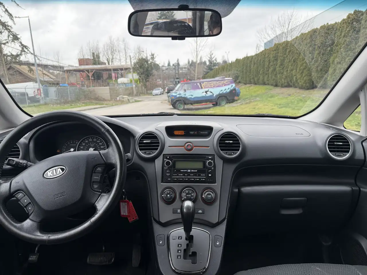 Kia Rondo снимка Kia Rondo
