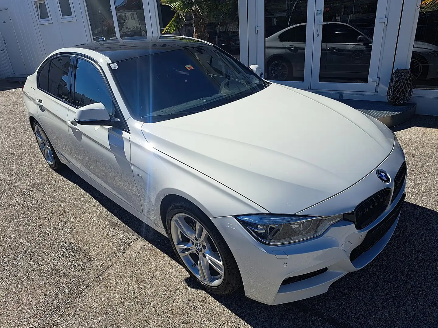 BMW 320 d M Sport Aut. *M-Paket* Weiß - 2