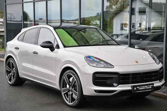 Porsche Cayenne view 3