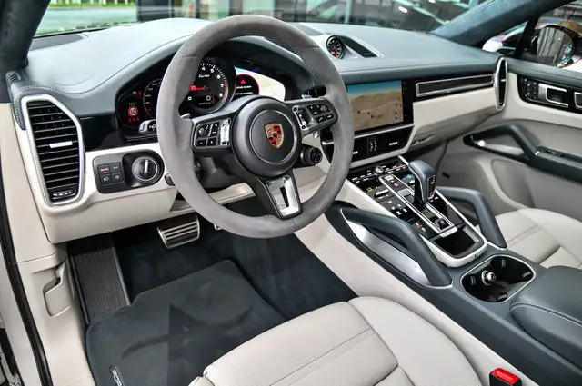 Porsche Cayenne view 10